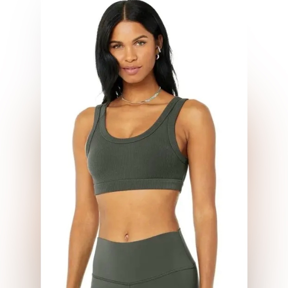 Alo Yoga Wellness Bra in Dark Cactus Size XS